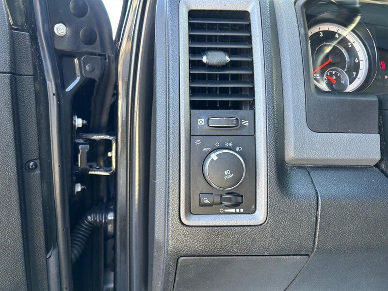 Used 2018 RAM 1500 Express RWD image 26