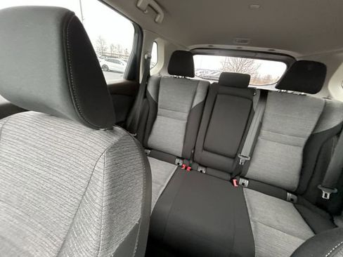 Used 2023 Nissan Rogue SV image 14