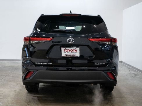 Certified 2022 Toyota Highlander XLE image 6