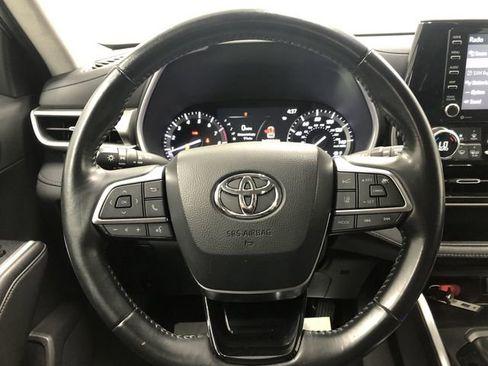 Used 2021 Toyota Highlander XLE image 17