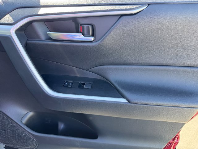 Used 2025 Toyota RAV4 XLE FWD image 7