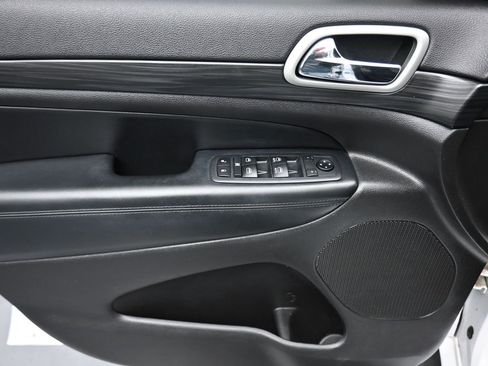 Used 2020 Jeep Grand Cherokee Altitude image 10