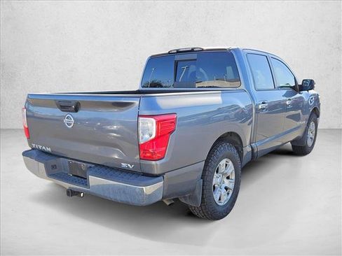 Used 2017 Nissan Titan SV image 4
