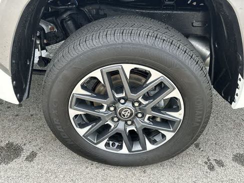 Used 2025 Toyota Tundra Limited AWD/4WD image 5