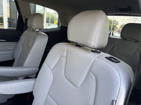 Used 2024 Kia Telluride S w/ S Sunroof Package FWD image 26