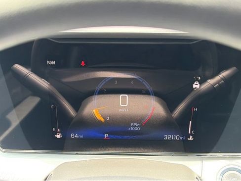 Used 2025 Chevrolet Trax LT FWD image 7