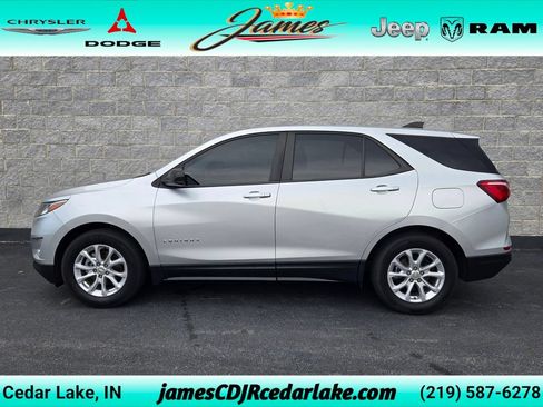 Used 2021 Chevrolet Equinox LS w/ LS Convenience Package FWD image 2