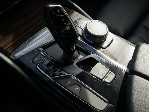 Used 2018 BMW 530e image 15