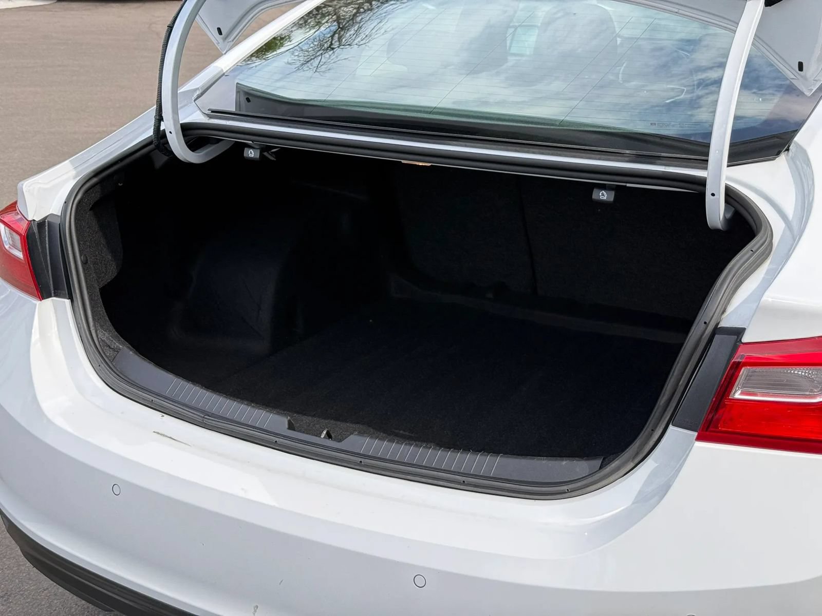 Used 2024 Chevrolet Malibu LS FWD image 13