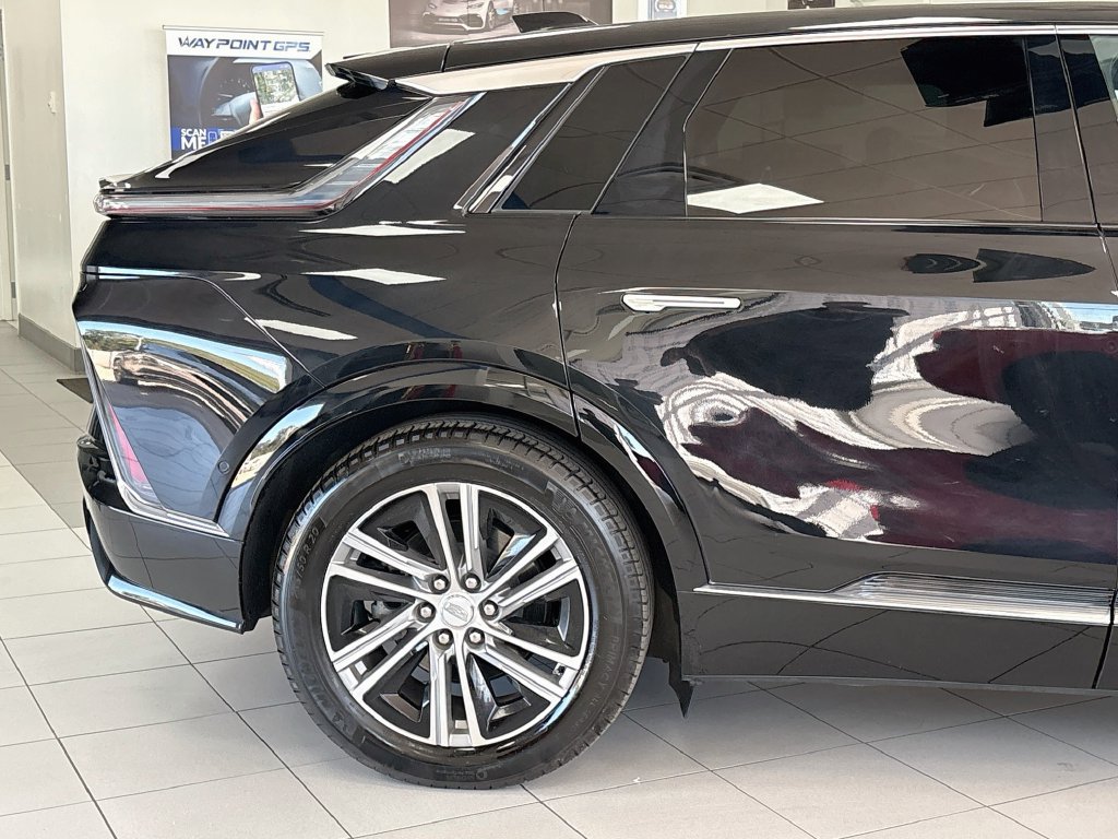 Used 2024 Cadillac Lyriq Luxury AWD/4WD image 15