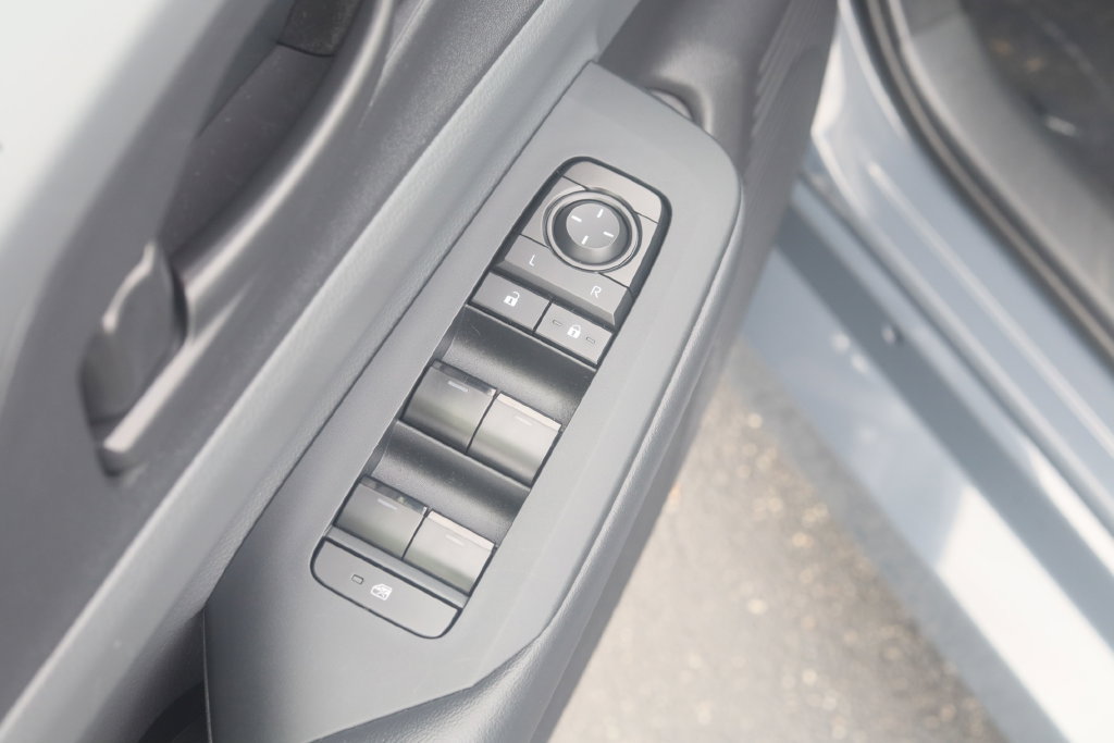 Used 2025 Toyota Prius LE FWD image 26