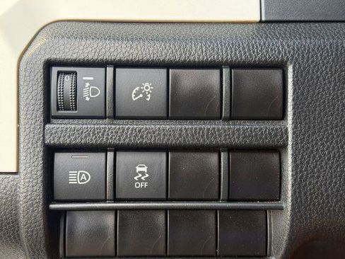 Certified 2024 Toyota Tacoma TRD Off-Road AWD/4WD image 18
