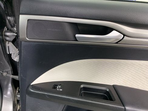 Used 2019 Ford Fusion SE w/ Equipment Group 151A image 38