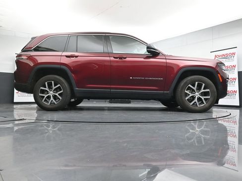 Used 2023 Jeep Grand Cherokee Limited AWD/4WD image 42