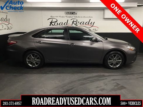 Used 2017 Toyota Camry SE w/ Moonroof Package image 1