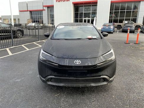 Used 2024 Toyota Prius LE image 3