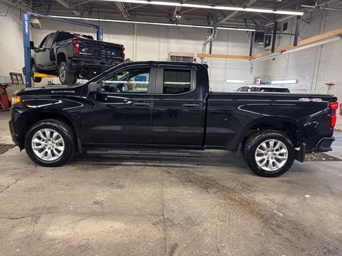 Used 2019 Chevrolet Silverado 1500 Custom w/ Custom Value Package image 3