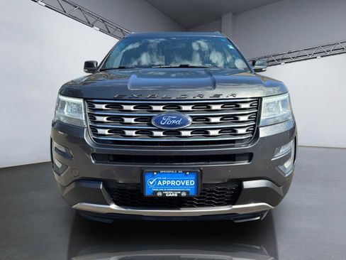 Used 2016 Ford Explorer XLT w/ Equipment Group 202A image 9