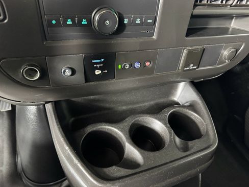 Used 2019 Chevrolet Express 3500 w/ Driver Convenience Package image 25