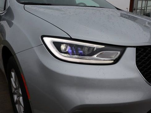 New 2026 Chrysler Pacifica Select image 4