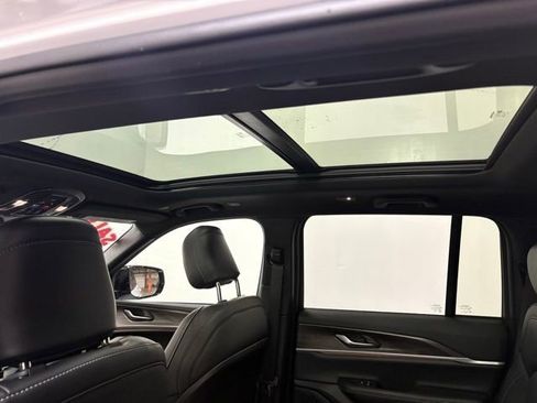 New 2025 Jeep Grand Cherokee Limited image 16