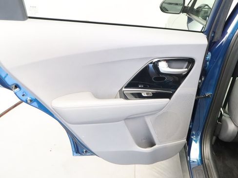 Used 2022 Kia Niro LXS FWD image 34