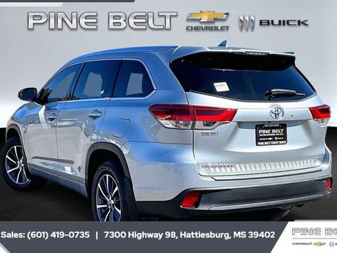 Used 2018 Toyota Highlander XLE image 2