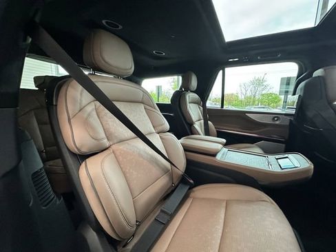 Certified 2025 Lincoln Navigator Black Label AWD/4WD image 36