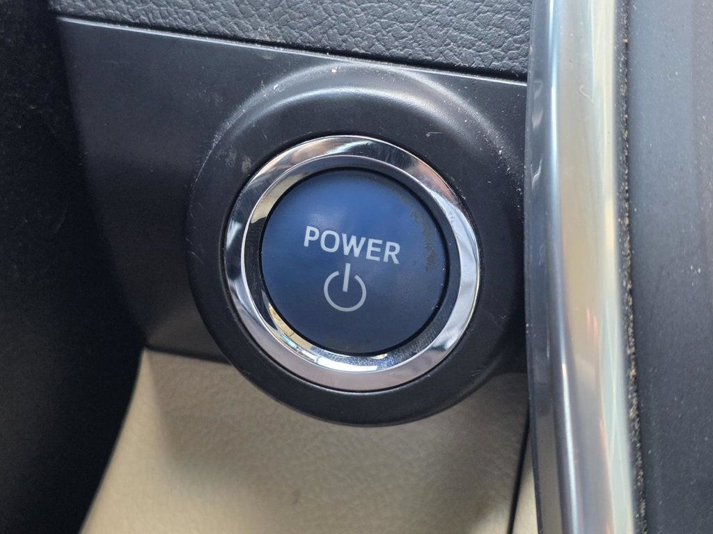 Used 2017 Toyota Camry XLE FWD image 17