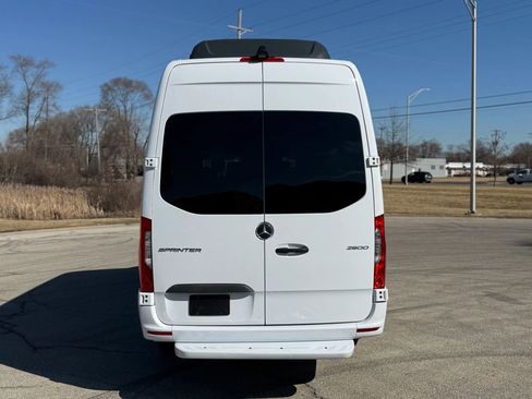 Used 2022 Mercedes-Benz Sprinter 2500 image 9
