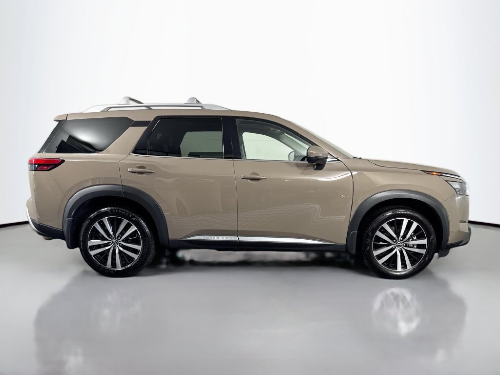 Used 2025 Nissan Pathfinder Platinum w/ Cargo Package AWD/4WD image 4