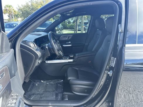 Used 2022 Mercedes-Benz GLB 250 4MATIC image 2