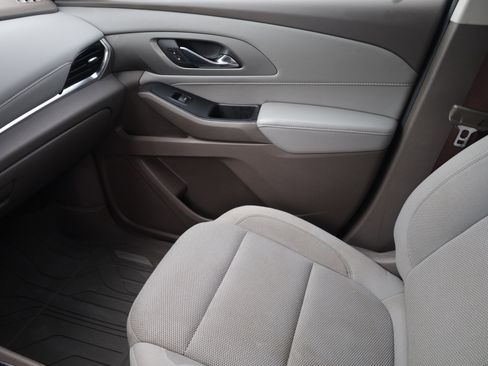 Used 2021 Chevrolet Traverse LT FWD image 12