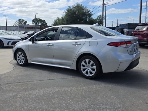 Used 2025 Toyota Corolla LE image 4