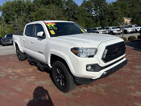 Used 2022 Toyota Tacoma SR5 AWD/4WD image 19