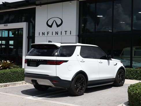 Used 2024 Land Rover Discovery S AWD/4WD image 4