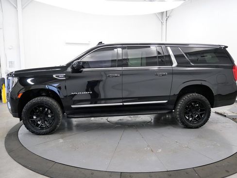 Used 2023 GMC Yukon XL SLT AWD/4WD image 4