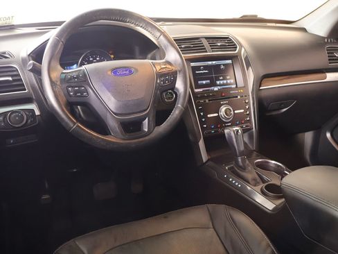 Used 2016 Ford Explorer Limited w/ Equipment Group 301A FWD image 2