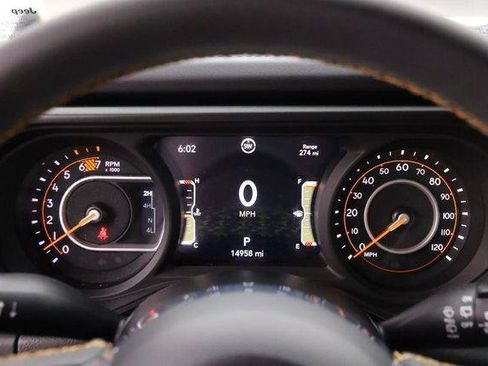 Used 2024 Jeep Wrangler Unlimited Sahara w/ Technology Group AWD/4WD image 13