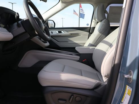 New 2026 Ford Explorer Active w/ Active Comfort Package image 9