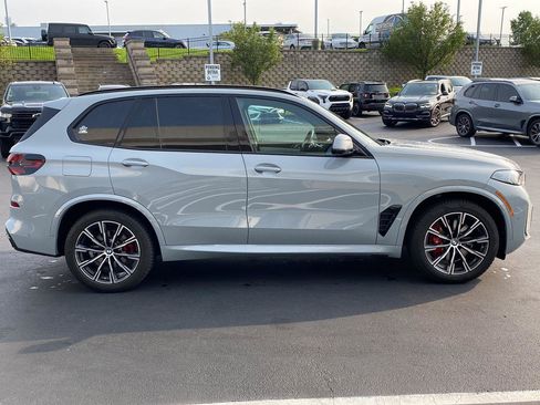Used 2025 BMW X5 xDrive40i w/ M Sport Package AWD/4WD image 3
