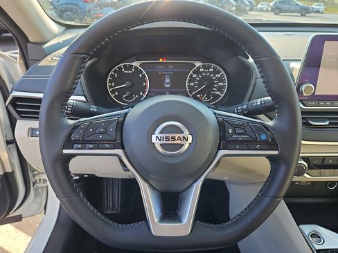 Used 2021 Nissan Altima 2.5 SV w/ SV Premium Package image 19
