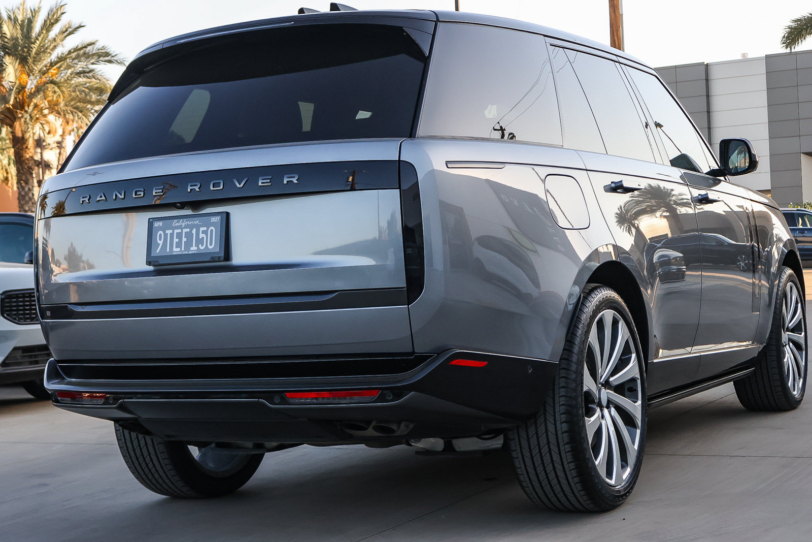 Certified 2025 Land Rover Range Rover SE AWD/4WD image 5