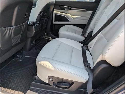 Used 2024 Kia Telluride S w/ S Sunroof Package FWD image 10