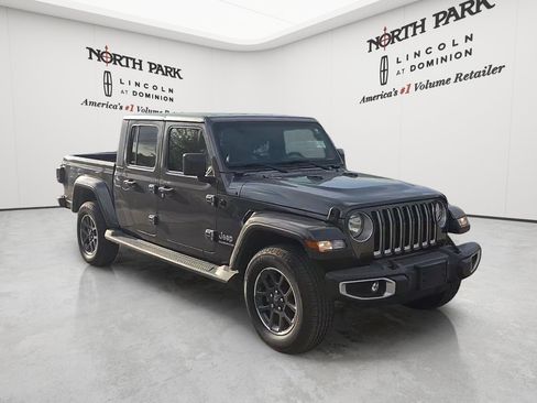 Used 2021 Jeep Gladiator Overland w/ Popular Equipment Package AWD/4WD image 3