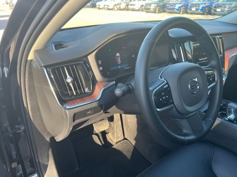 Used 2025 Volvo V60 B5 Cross Country Plus image 35