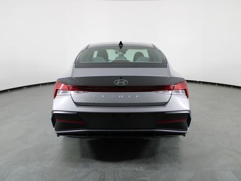 Used 2025 Hyundai Elantra SEL image 9
