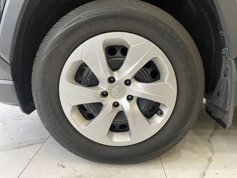 Used 2021 Toyota RAV4 LE AWD/4WD image 32