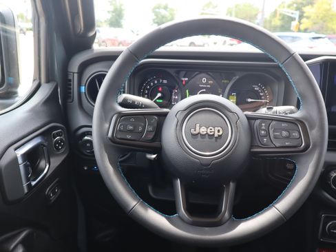 Used 2025 Jeep Wrangler Unlimited Rubicon 4xe w/ Safety Group AWD/4WD image 14