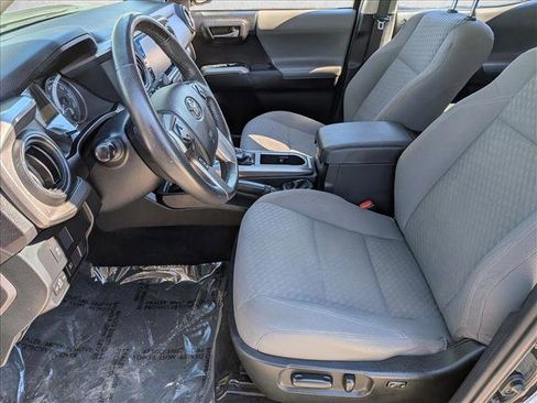 Used 2022 Toyota Tacoma SR5 w/ Technology Package image 15